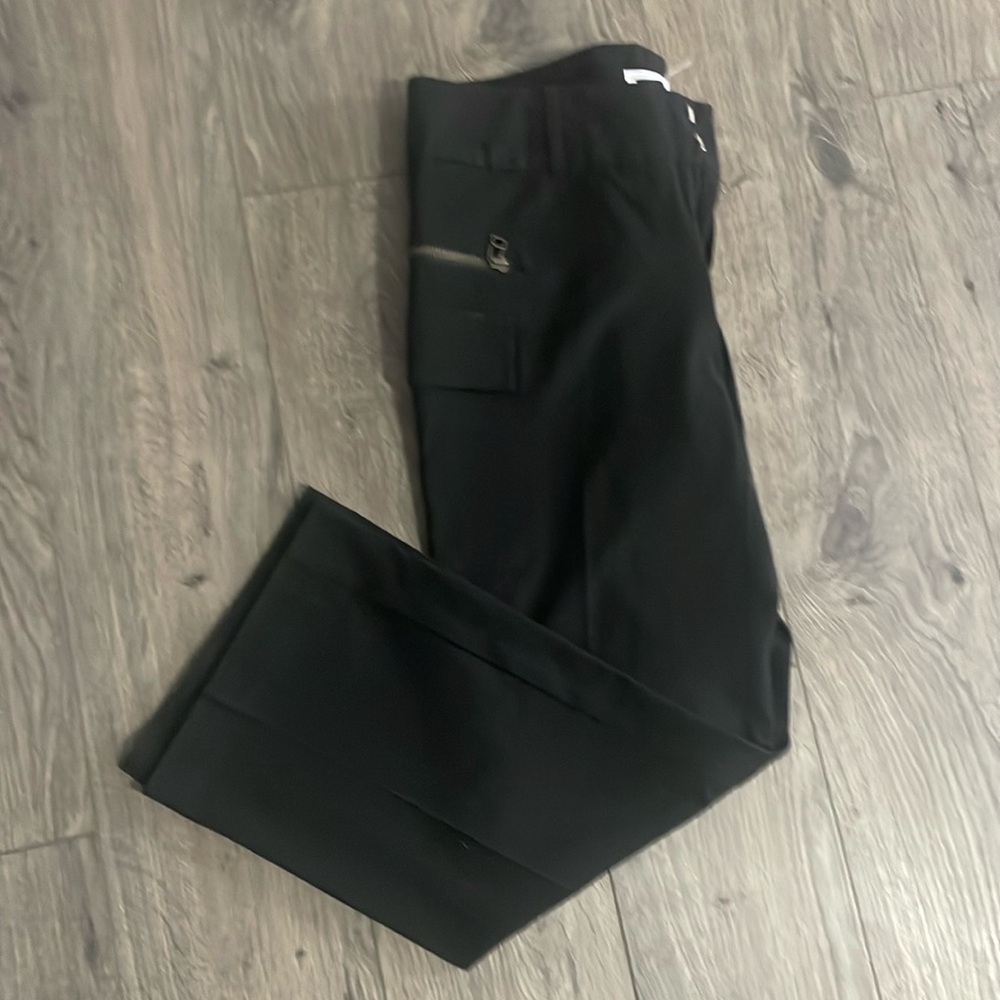 Black capris